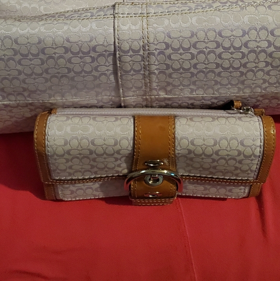 Coach purse W/matching wallet - Picture 4 of 16